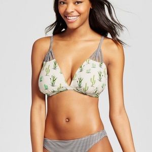 I am IN SEARC OF this top in an XL OR D/DD!!